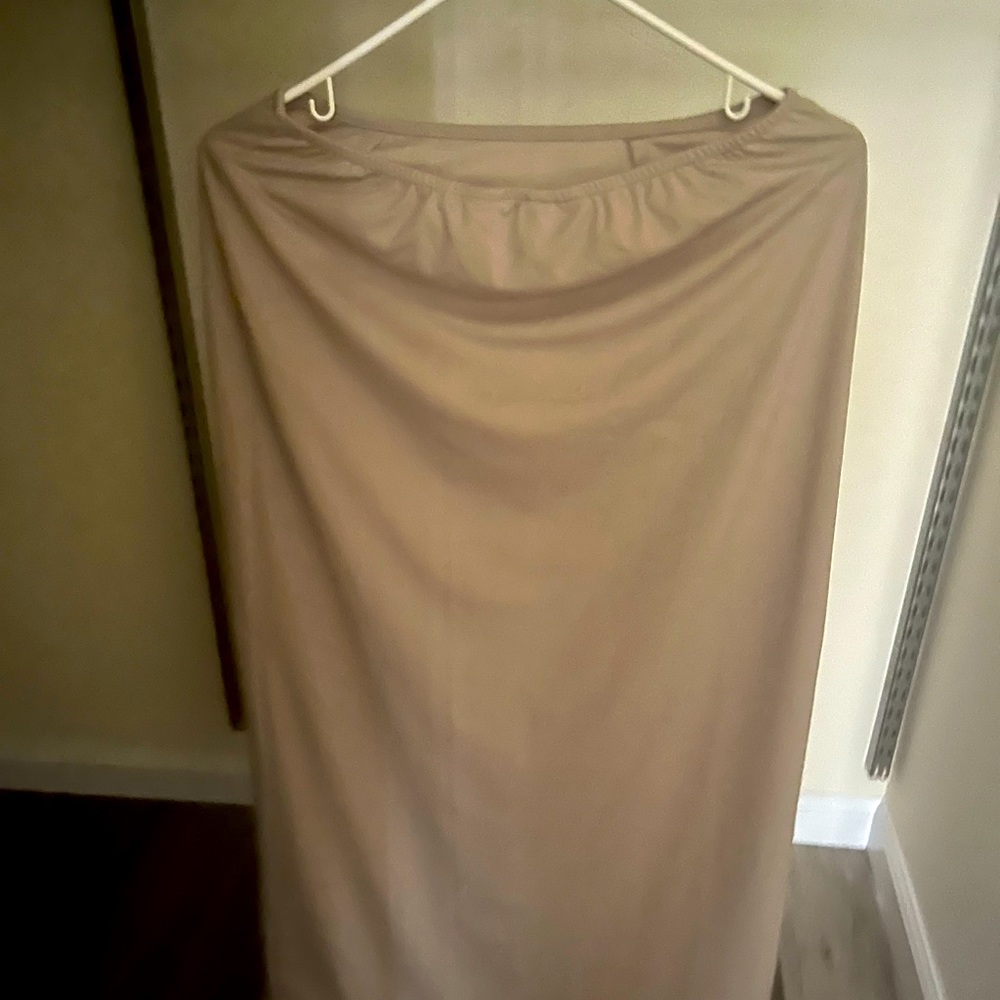 Skrit in a very light brown/ tan. Brand new!!